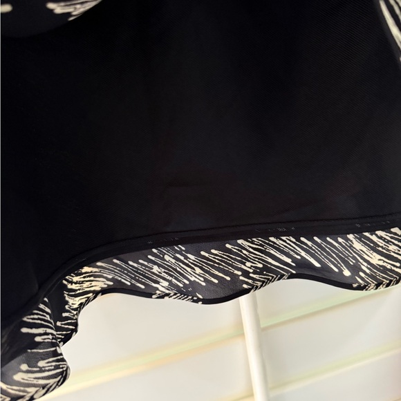 New York & Company Black and Tan Lined Skirt - Picture 5 of 6